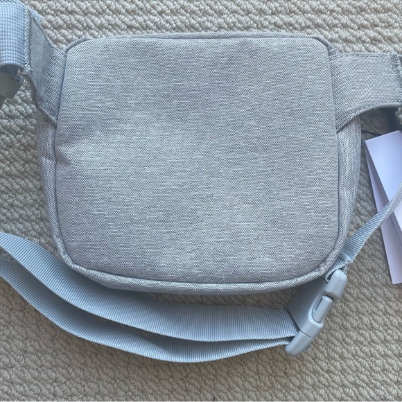 NWT Herschel Fifteen Hip Pack 2L - Picture 5 of 8